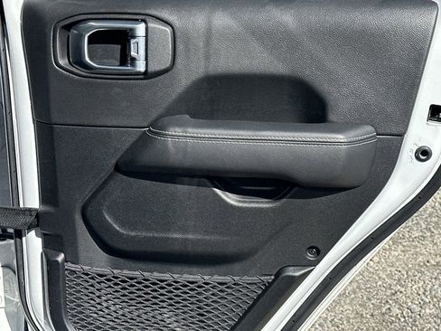 Used 2023 Jeep Wrangler Sahara image 17