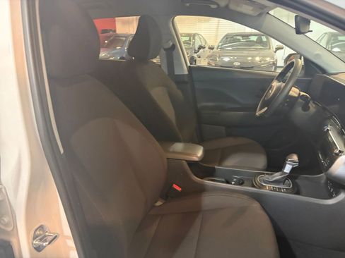 Used 2025 Hyundai Kona SEL image 36