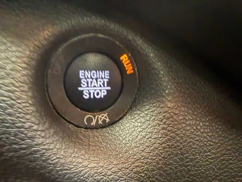 Used 2023 Jeep Cherokee Altitude Lux w/ Lux Elite Package image 18