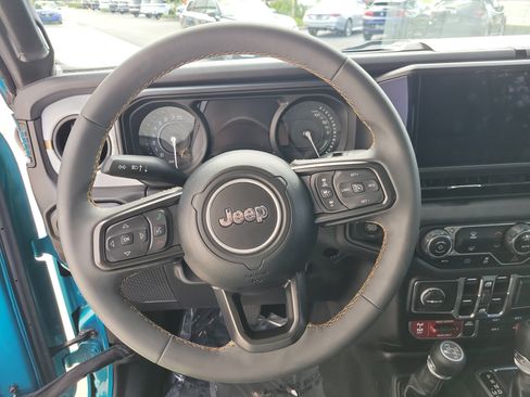 Used 2024 Jeep Wrangler Unlimited AWD/4WD image 25