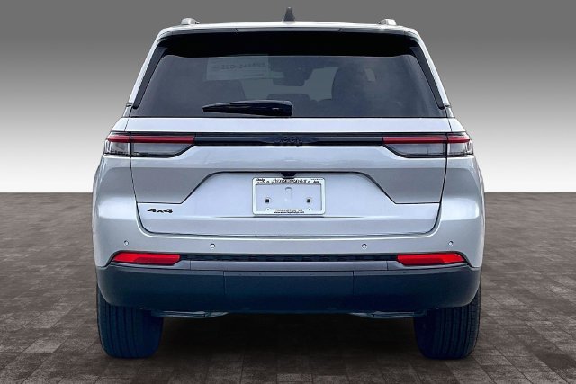 New 2026 Jeep Grand Cherokee Altitude AWD/4WD image 4