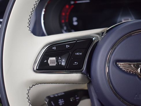 New 2025 Bentley Bentayga image 29