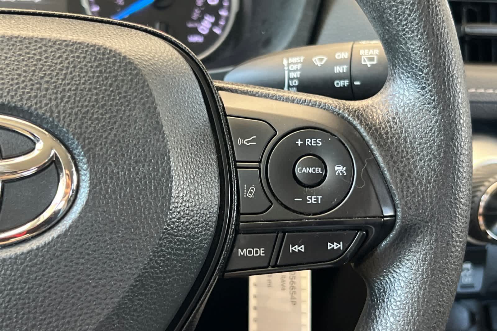 Certified 2022 Toyota RAV4 LE AWD/4WD image 26