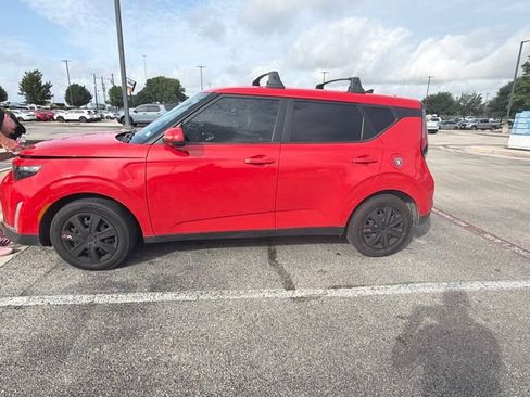 Used 2023 Kia Soul LX FWD image 1