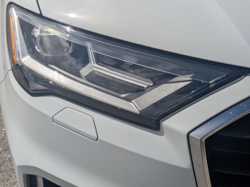 Used 2022 Audi Q7 Premium Plus image 10