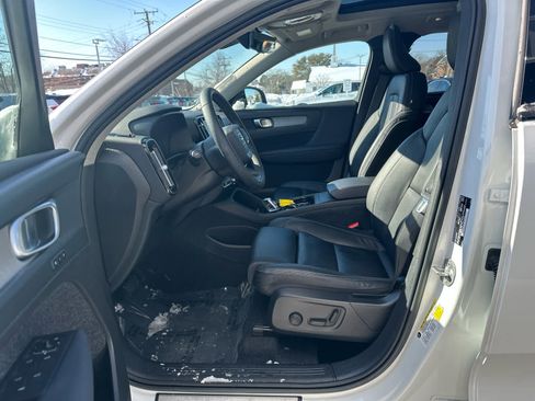 Used 2023 Volvo XC40 B5 Plus w/ Climate Package image 16