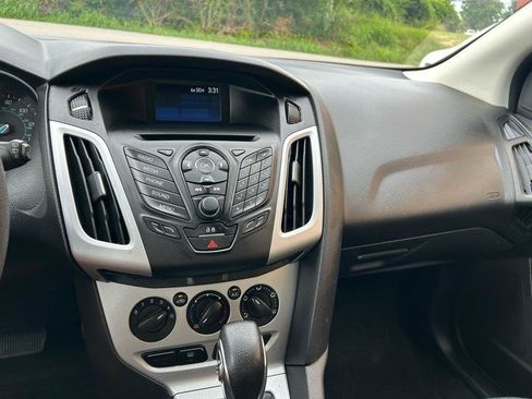 Used 2013 Ford Focus SE FWD image 16
