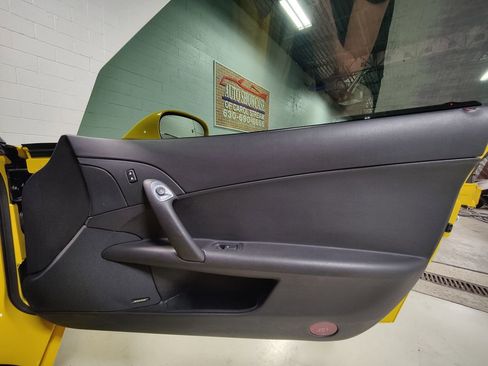 Used 2006 Chevrolet Corvette Z06 w/ Preferred Equipment Group image 12