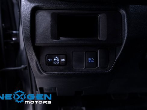 Used 2019 Toyota Tacoma SR image 18