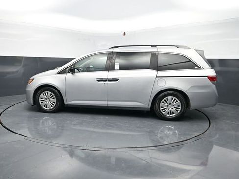 Used 2015 Honda Odyssey LX image 4