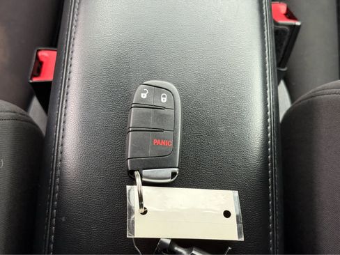 Used 2017 Dodge Journey SE FWD image 32