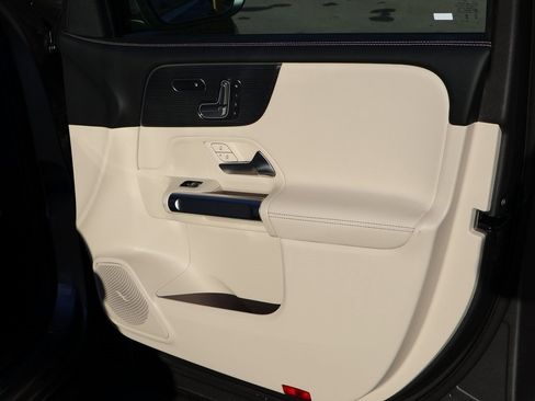 New 2026 Mercedes-Benz GLB 250 4MATIC image 13