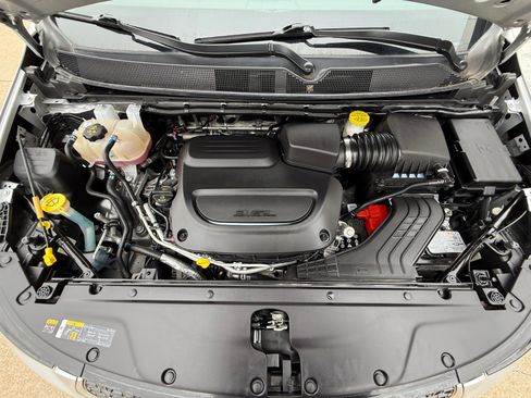Used 2024 Chrysler Pacifica Touring-L image 30