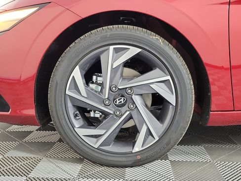 New 2025 Hyundai Elantra Limited image 35