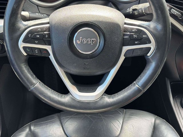 Used 2016 Jeep Cherokee Trailhawk w/ Comfort/Convenience Group AWD/4WD image 25