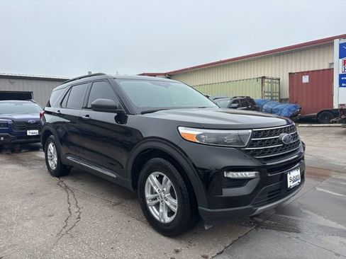 Used 2023 Ford Explorer XLT w/ Equipment Group 202A AWD/4WD image 1