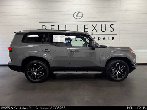 Used 2026 Lexus GX 550 w/ Accessory Package (2T) AWD/4WD image 3
