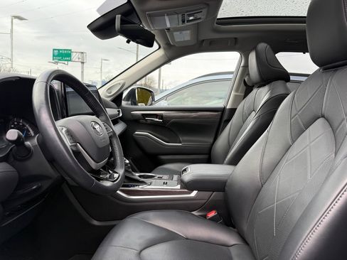 Used 2022 Toyota Highlander Platinum image 17