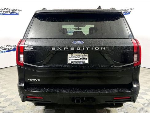 Used 2025 Ford Expedition Active AWD/4WD image 4