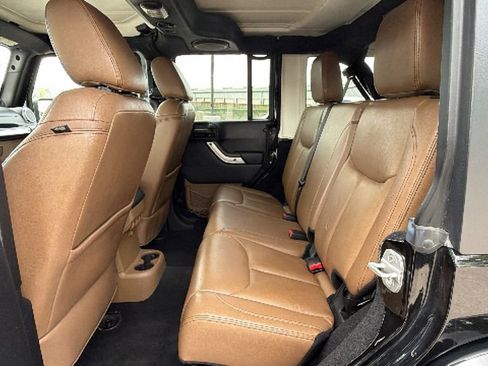 Used 2013 Jeep Wrangler Unlimited Sahara w/ Connectivity Group AWD/4WD image 34