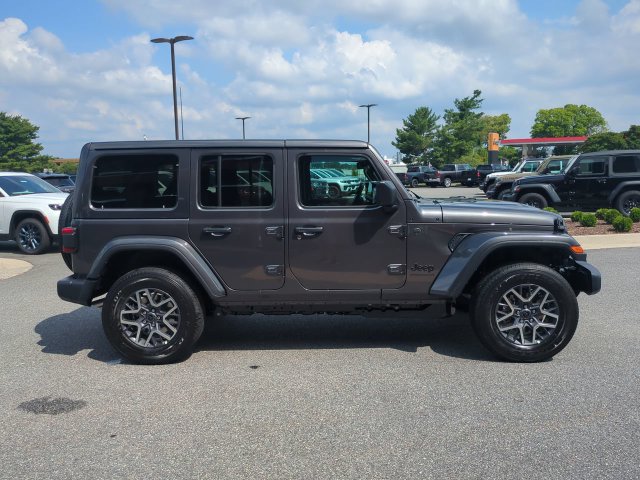 New 2026 Jeep Wrangler Unlimited Sahara w/ Technology Group AWD/4WD image 3