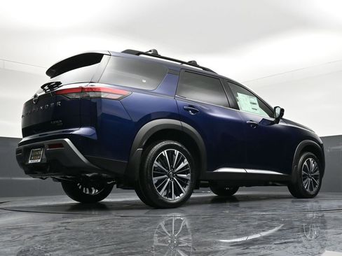 New 2026 Nissan Pathfinder Platinum AWD/4WD image 32