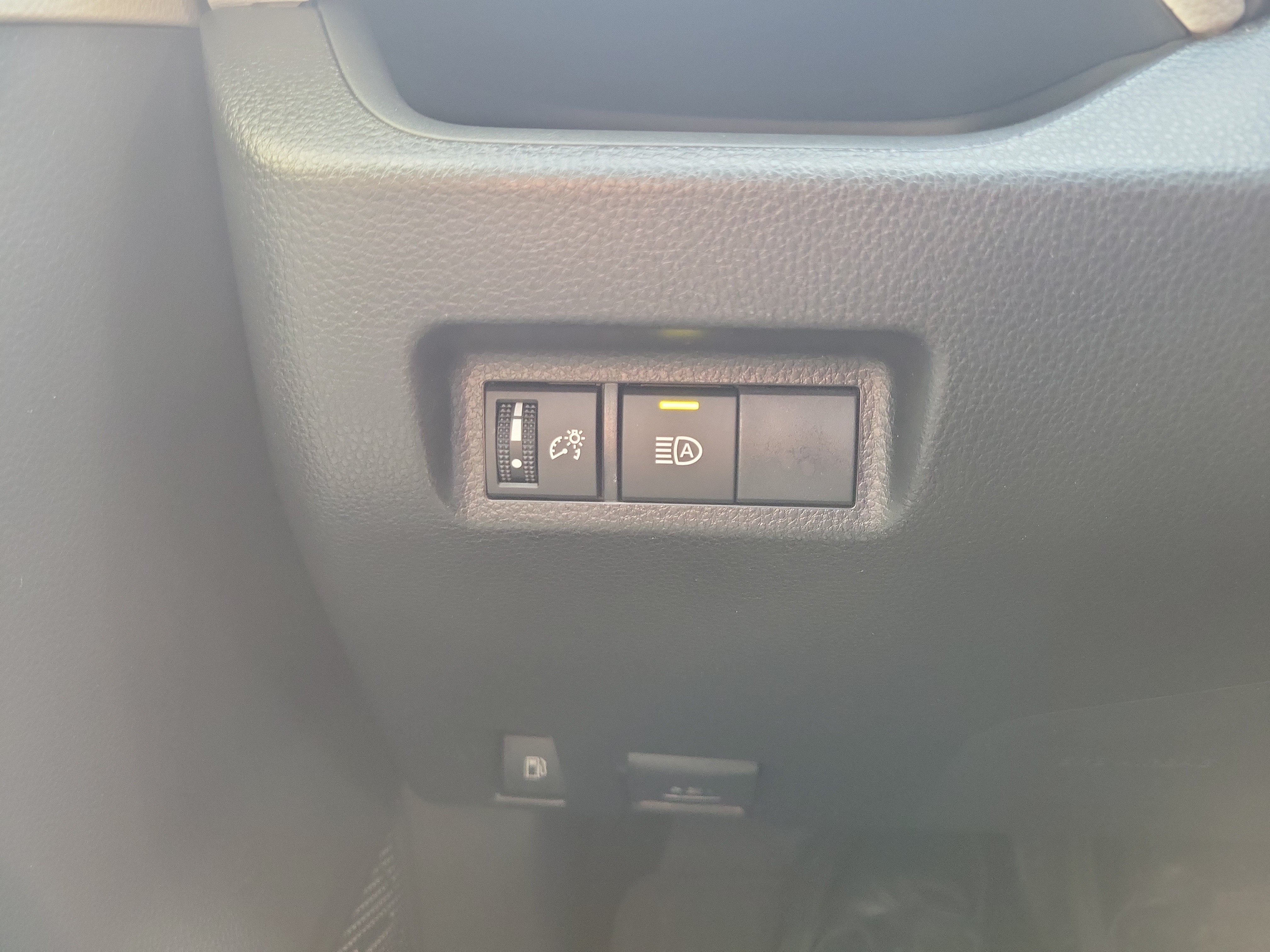 Used 2024 Toyota RAV4 XLE AWD/4WD image 28
