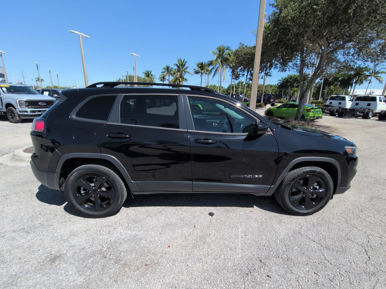 Used 2023 Jeep Cherokee Altitude Lux AWD/4WD image 4