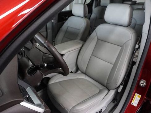 Used 2023 GMC Acadia SLT w/ Technology Package FWD image 13