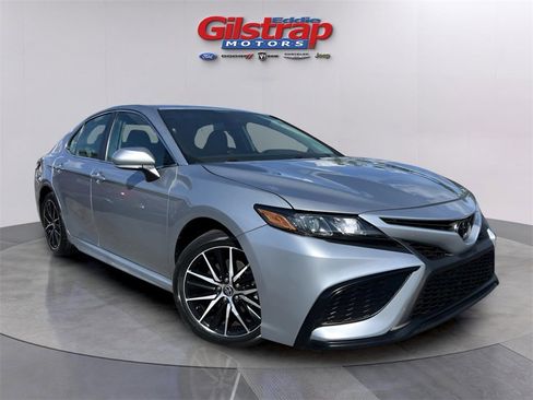 Used 2023 Toyota Camry SE image 1