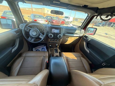 Used 2011 Jeep Wrangler Unlimited Rubicon w/ Dual Top Group image 15