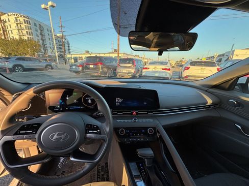 Used 2025 Hyundai Elantra SEL image 36