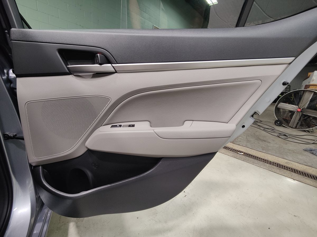 Used 2017 Hyundai Elantra Limited w/ Limited Tech Package 04 FWD image 15