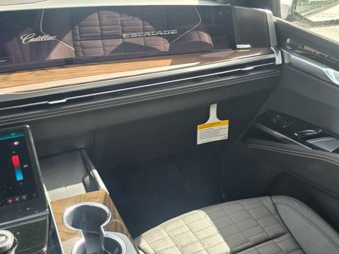 New 2026 Cadillac Escalade ESV Platinum Luxury AWD/4WD image 21