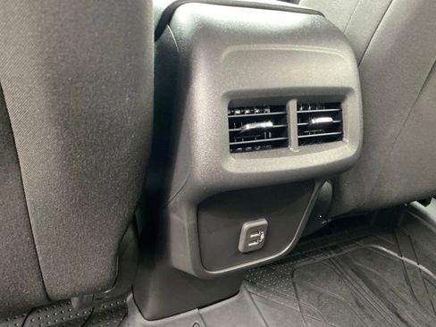 Used 2023 Chevrolet Equinox LT image 18