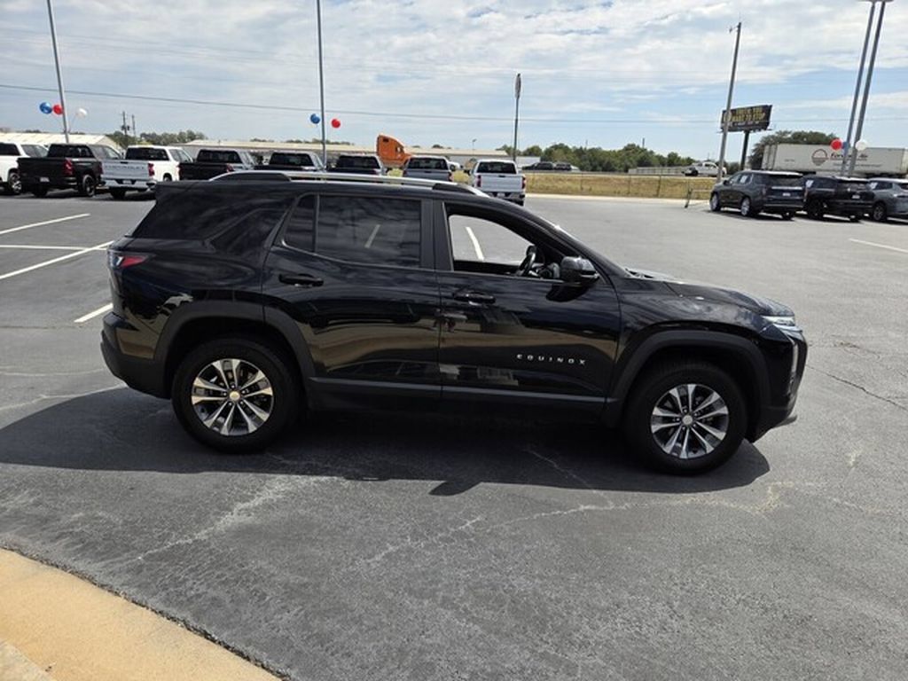 Used 2025 Chevrolet Equinox LT w/ Convenience Package II AWD/4WD image 6