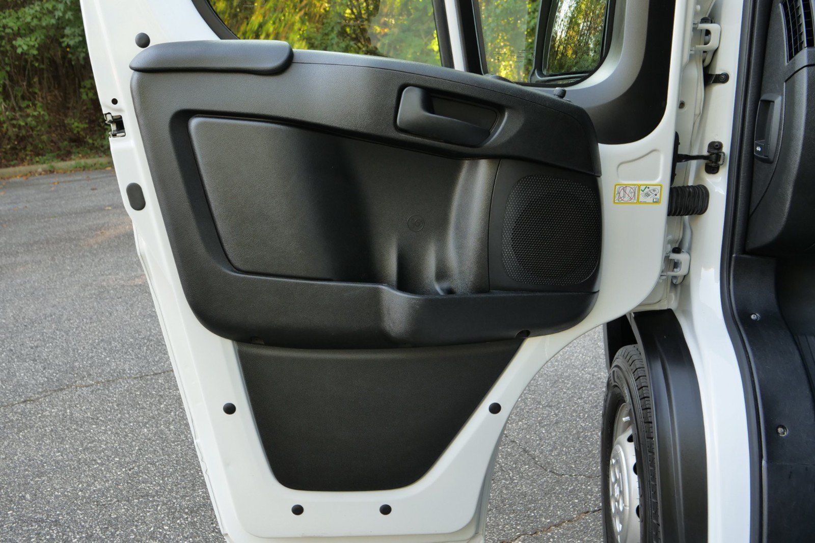 Used 2023 RAM ProMaster 2500 w/ Convenience Group FWD image 17