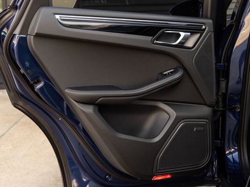 Certified 2026 Porsche Macan AWD/4WD image 34