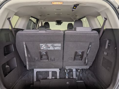 Used 2022 Kia Carnival LX FWD image 25