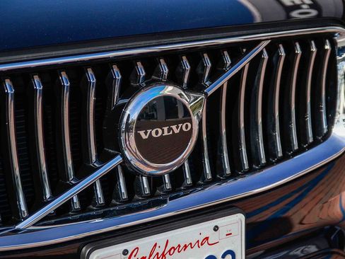 Used 2023 Volvo XC90 B6 Core w/ Climate Package image 13