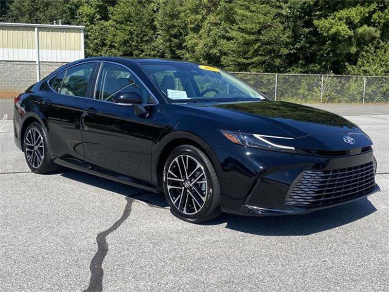 Certified 2025 Toyota Camry XLE image 1
