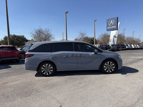 New 2026 Honda Odyssey Elite image 3