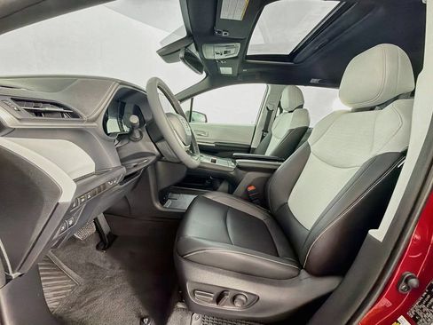 New 2026 Toyota Sienna XSE FWD image 11