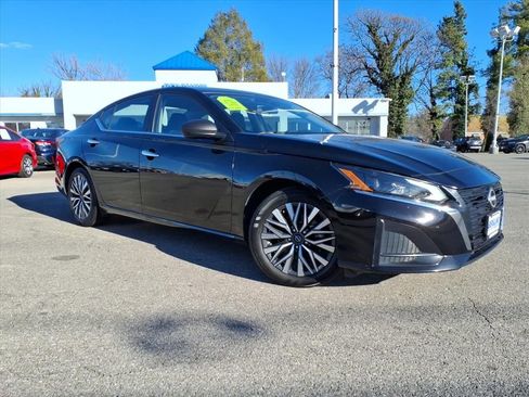 Used 2024 Nissan Altima 2.5 SV image 2