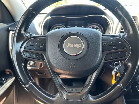 Used 2020 Jeep Cherokee Trailhawk AWD/4WD image 15