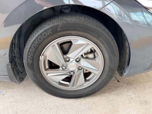 Used 2024 Hyundai Elantra SE FWD image 29