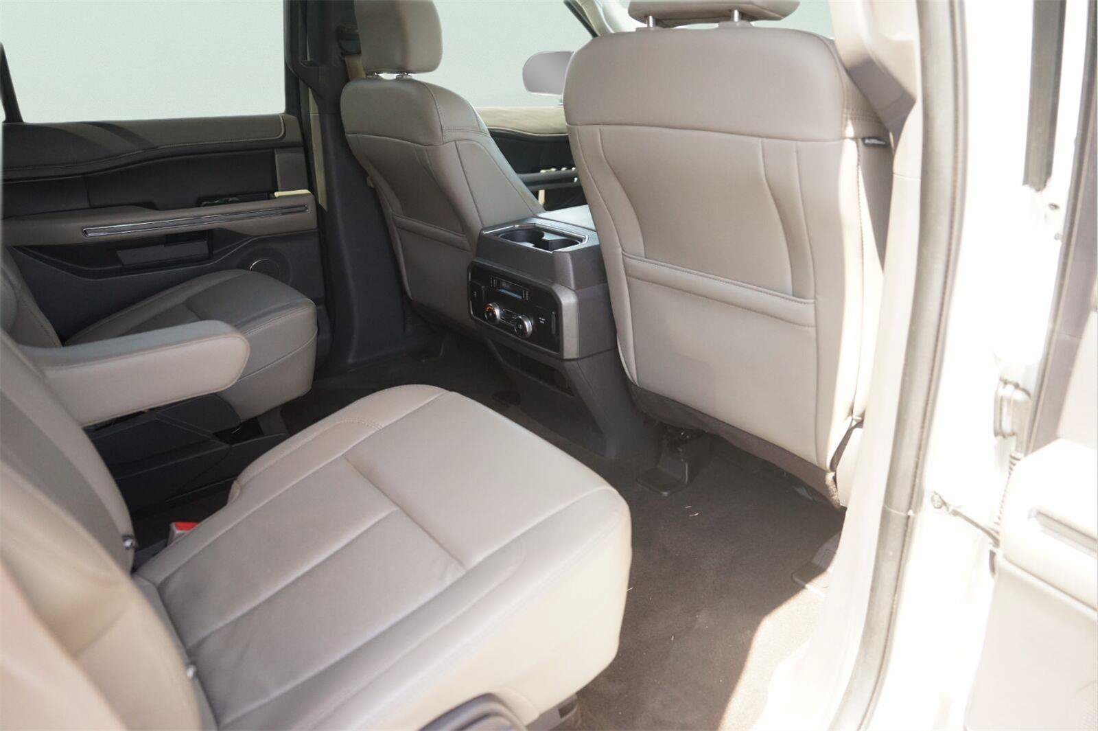 Used 2020 Ford Expedition XLT w/ Equipment Group 202A RWD image 15
