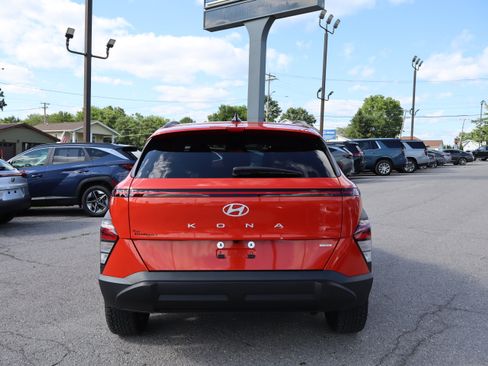 Certified 2025 Hyundai Kona SEL AWD/4WD image 4