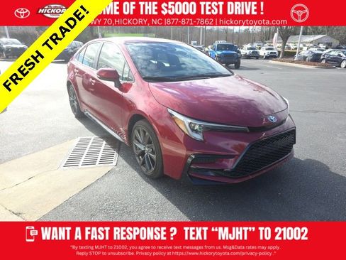 Used 2025 Toyota Corolla SE image 1