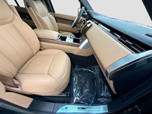 New 2026 Land Rover Range Rover SE image 14
